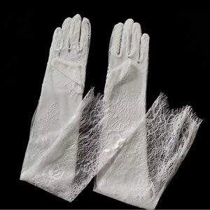 Elegant White Lace Gloves